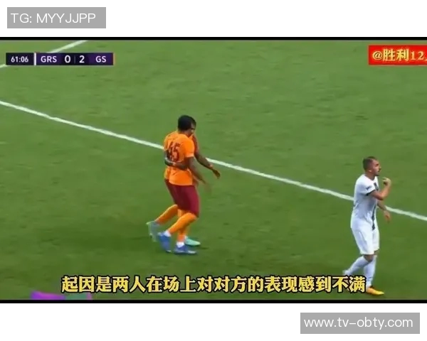 曼奇尼比赛中再施奇招挑衅对手摸臀飞吻引发对方一笑置之 曼奇尼比赛中再施奇招挑衅对手摸臀飞吻引发对方一笑置之